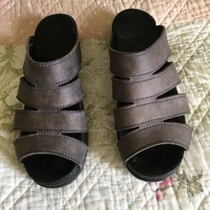 Dansko women’s shoes size 8 blue-gray and black